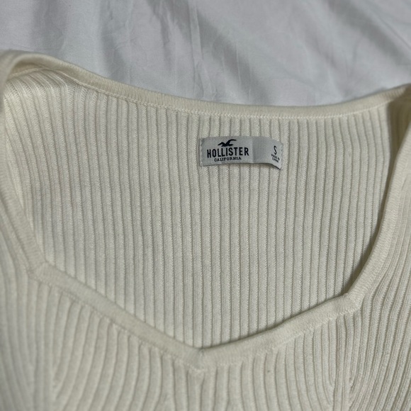 Hollister Ribbed Sweetheart Sweater - Picture 2 of 2